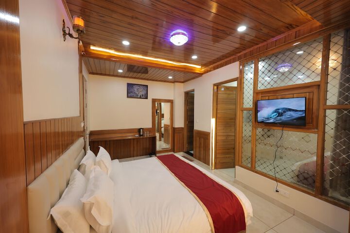 Room 4 of 23