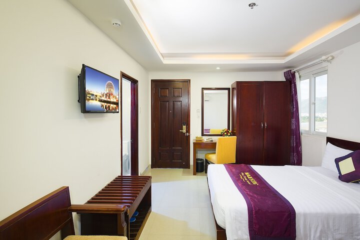 Room 10 of 61