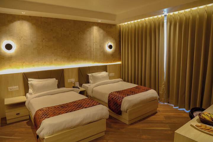 Room 6 of 16