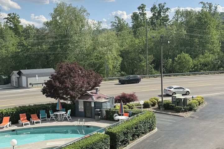 Hotel Pool