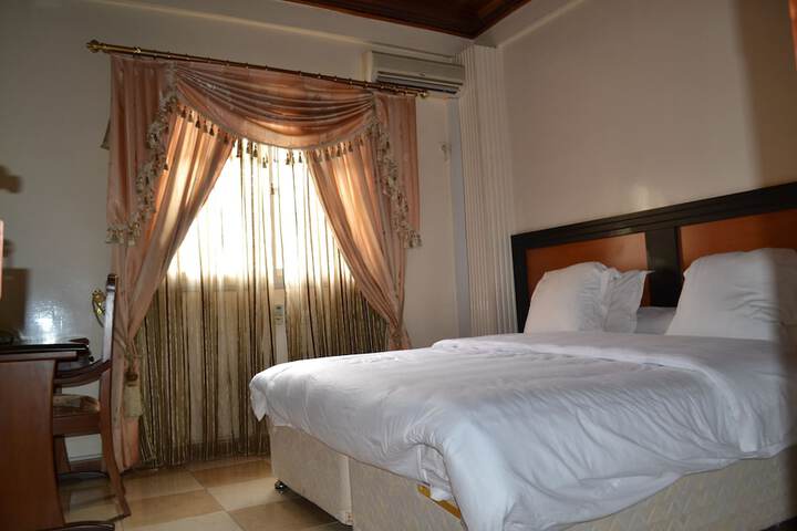 Aurelia Palace
