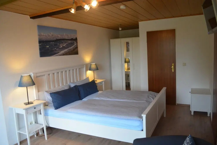 Room 3 of 10
