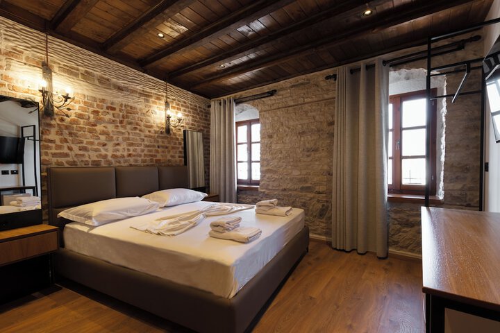 Room 2 of 42
