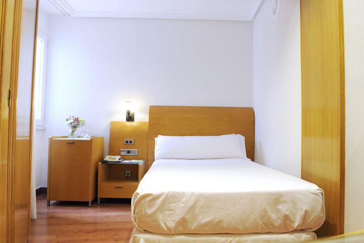 Room 18 of 65