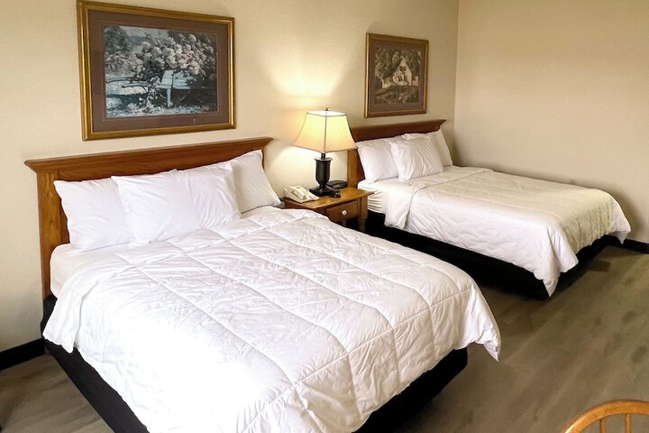 2 Double Beds Accessible (4 of 5)