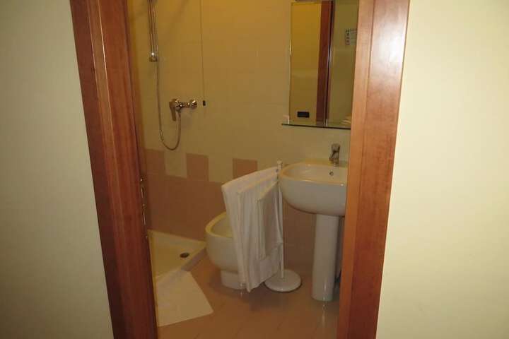 Room 8 of 12