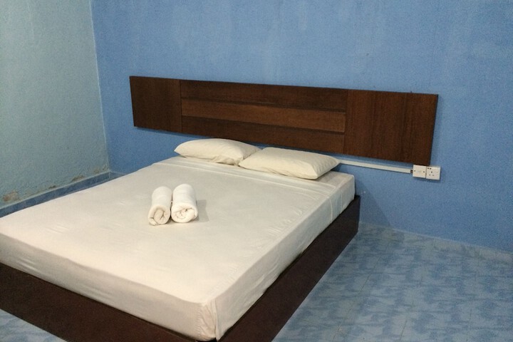 Room 2 of 19