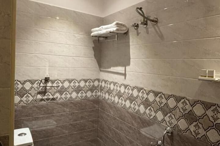 Room 8 of 8