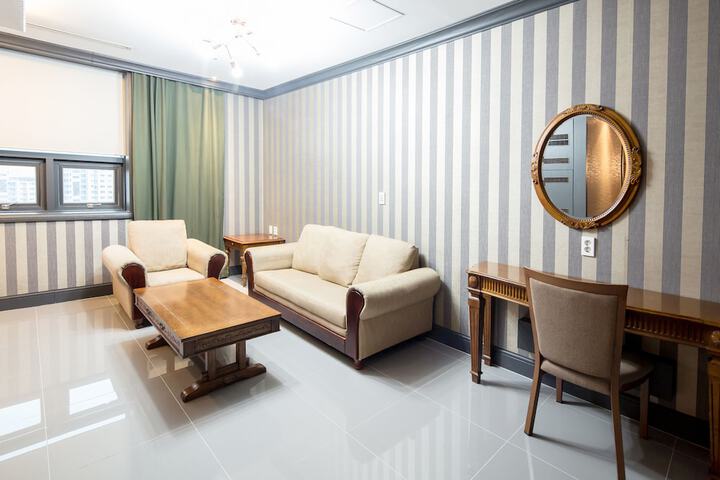 Room 15 of 51