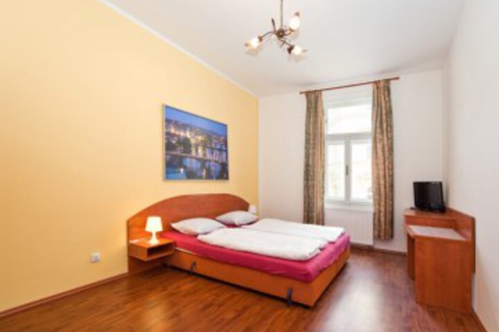 Room 3 of 6