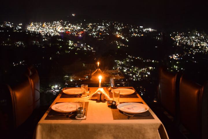 Dining 36 of 42