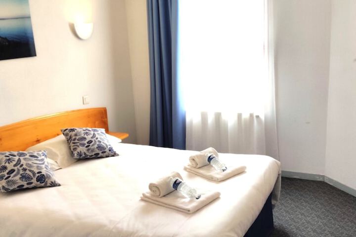 Room 10 of 34