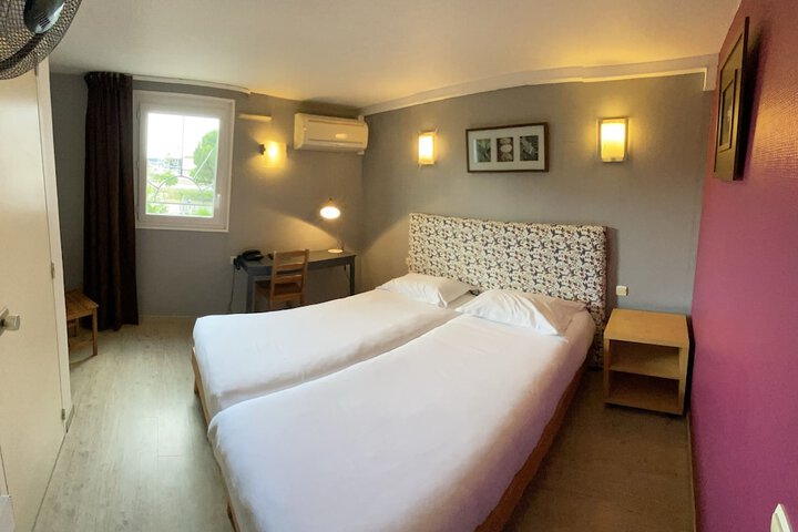 Room 10 of 36