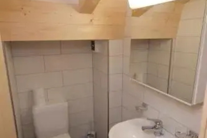 Room 7 of 8