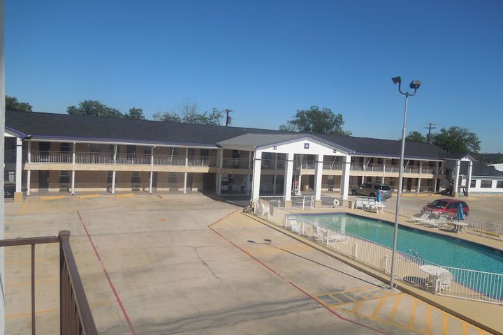 Hotel Pool