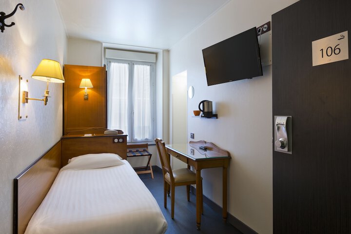 Room 11 of 27