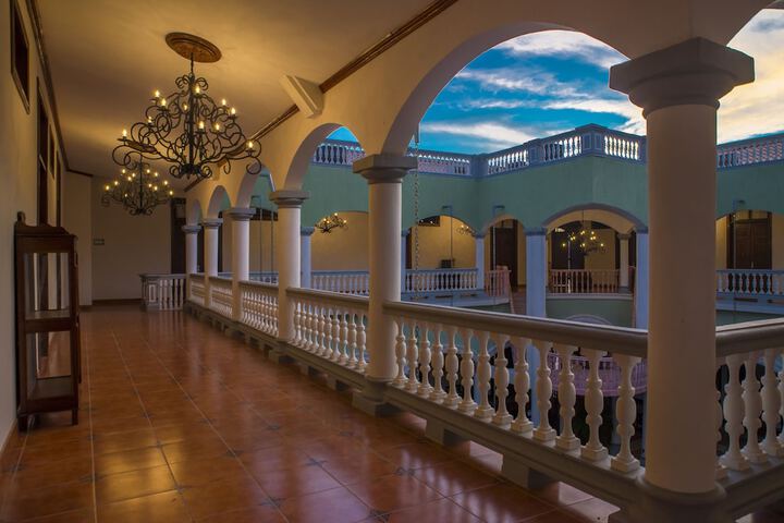 Ballroom/Hall 67 of 82