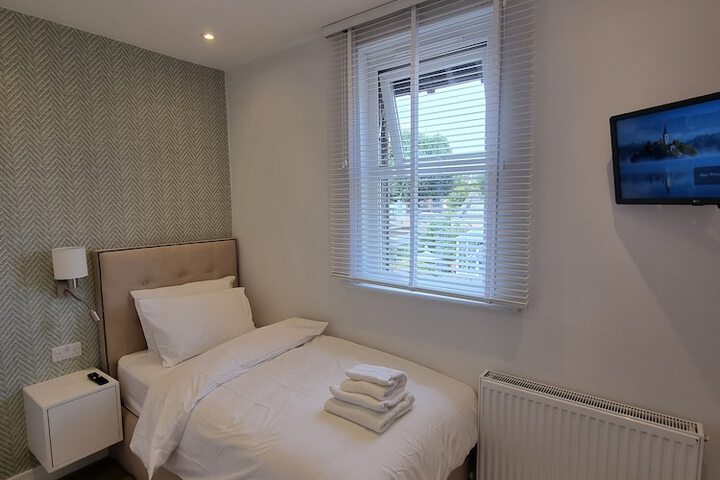 Room 4 of 50
