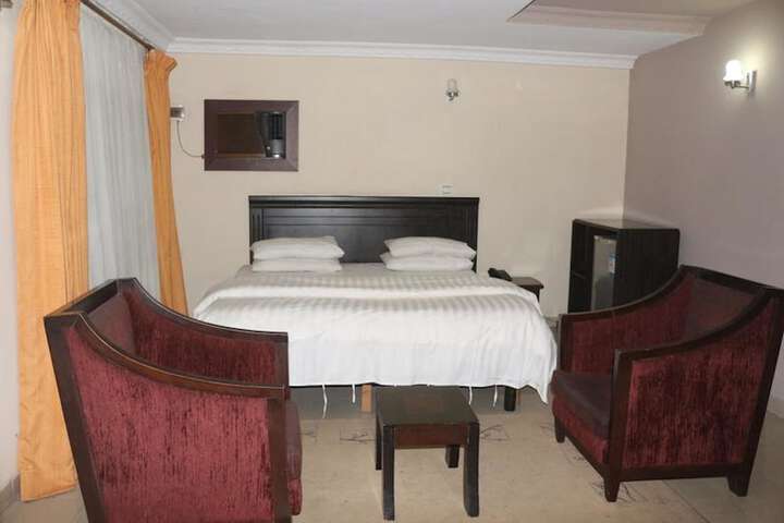 Room 17 of 18