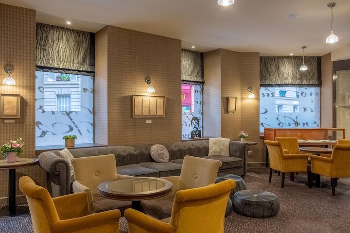 Lounge 70 of 81