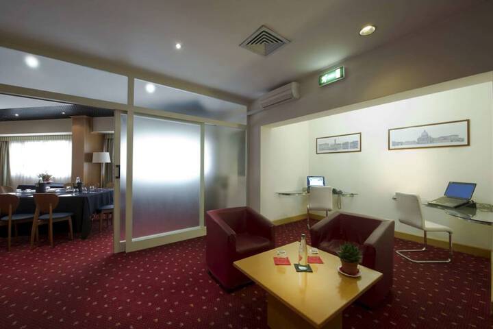 Hotel Interior 6 of 28