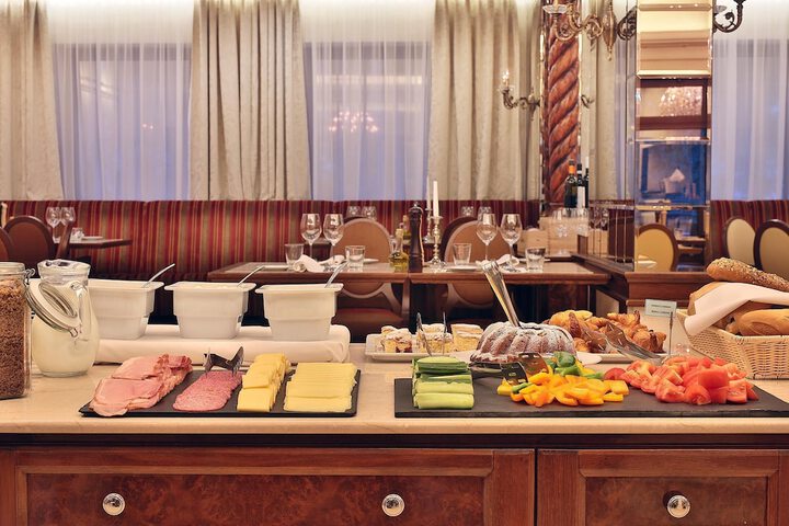 Breakfast/Coffee Service 70 of 108