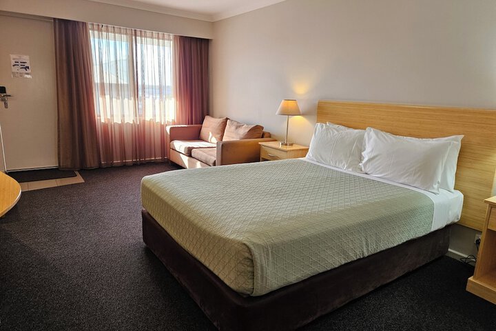 Room 36 of 114
