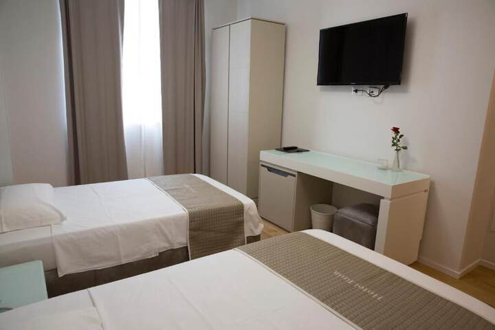 Room 9 of 23