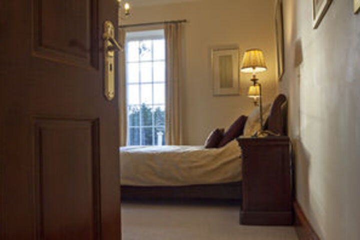 Room 16 of 28