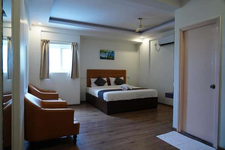 Room 9 of 25
