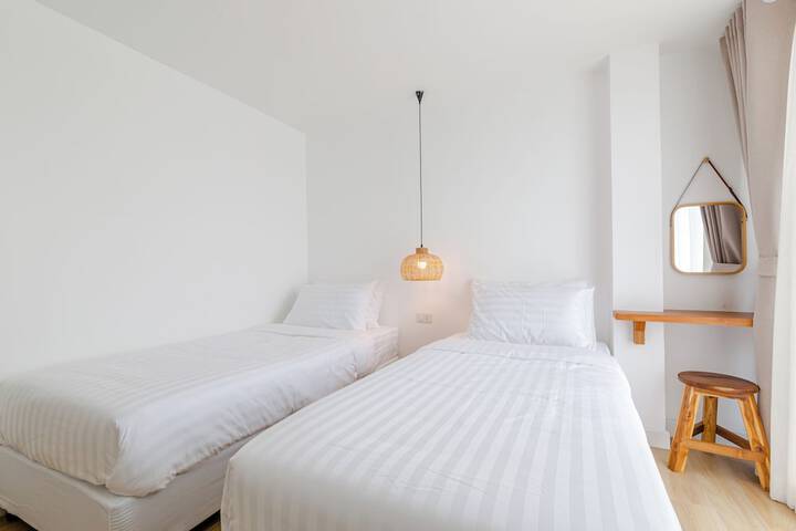 Room 3 of 72