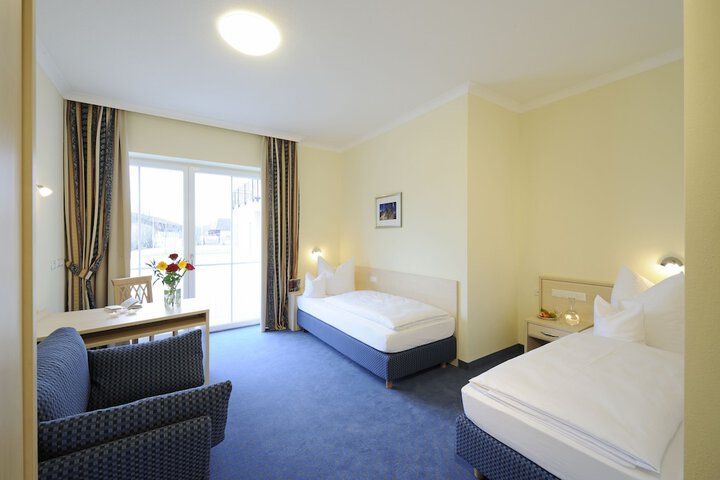 Room 12 of 66