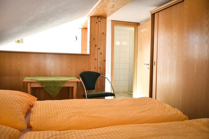 Room 15 of 76