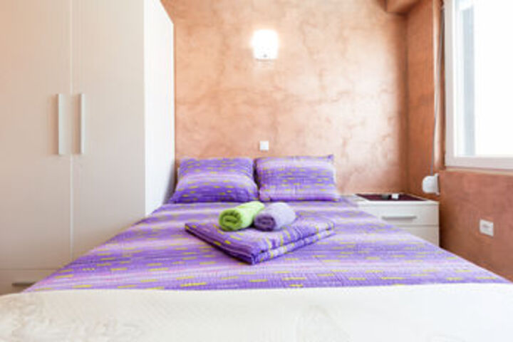Room 3 of 28