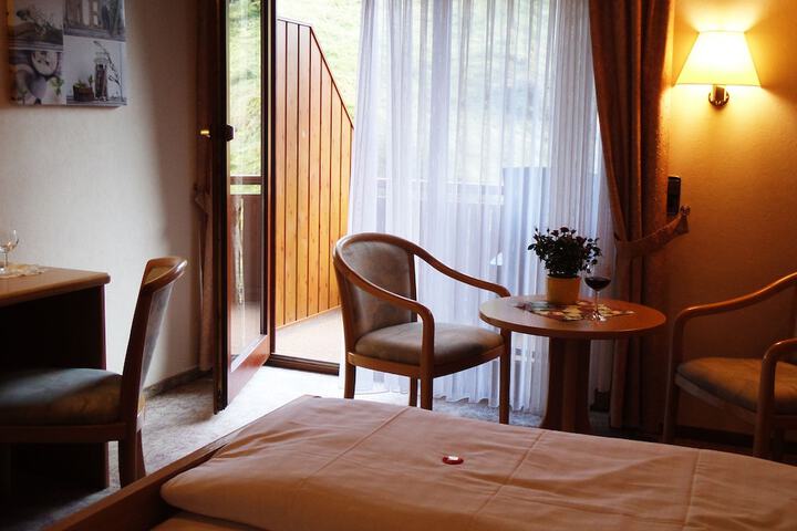 Room 6 of 43