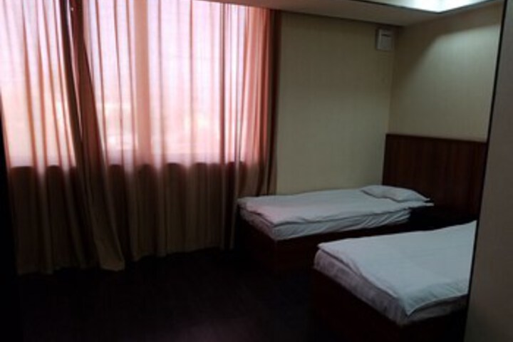 Room 4 of 19
