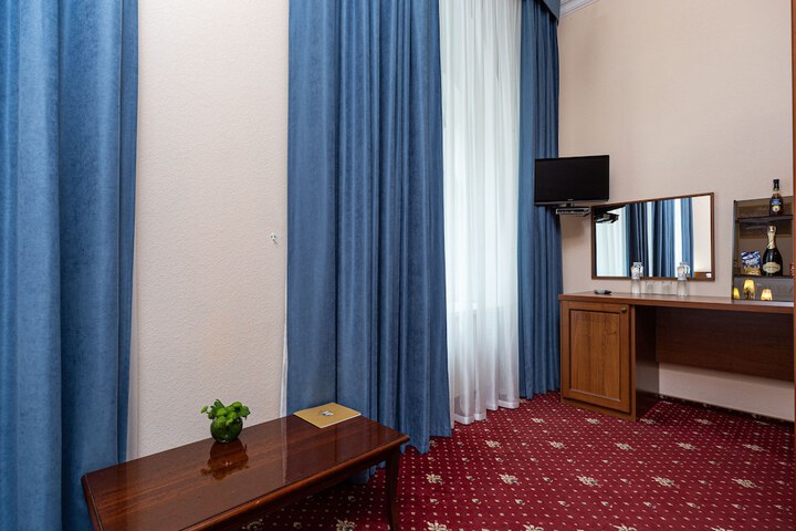 Room 33 of 105