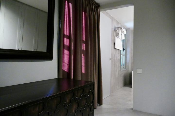 Room 27 of 97