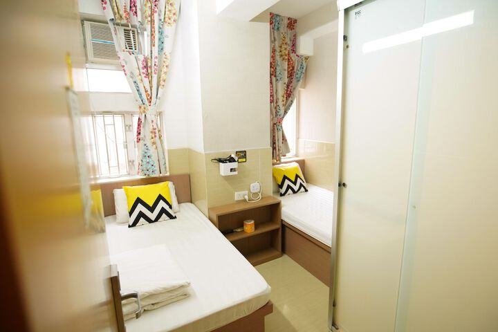 Room 32 of 195