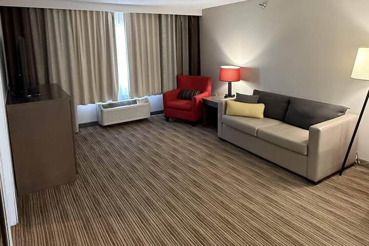 Room 34 of 48