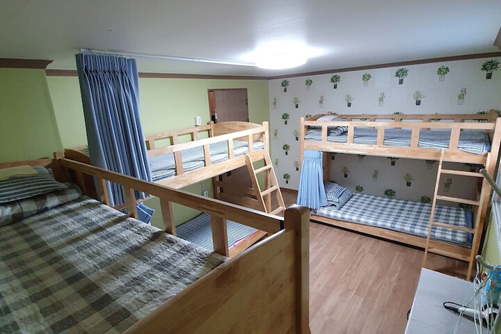 Room 18 of 43