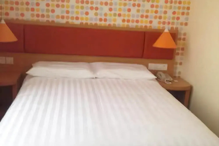 Room 2 of 4