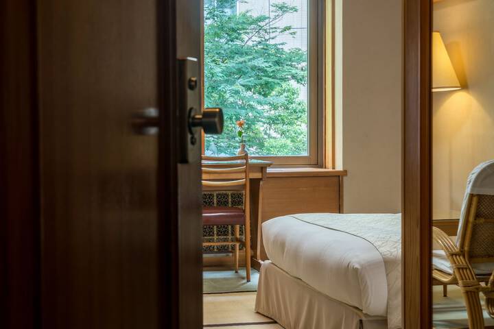Room 8 of 40