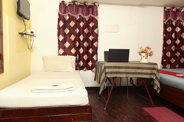 Room 15 of 33