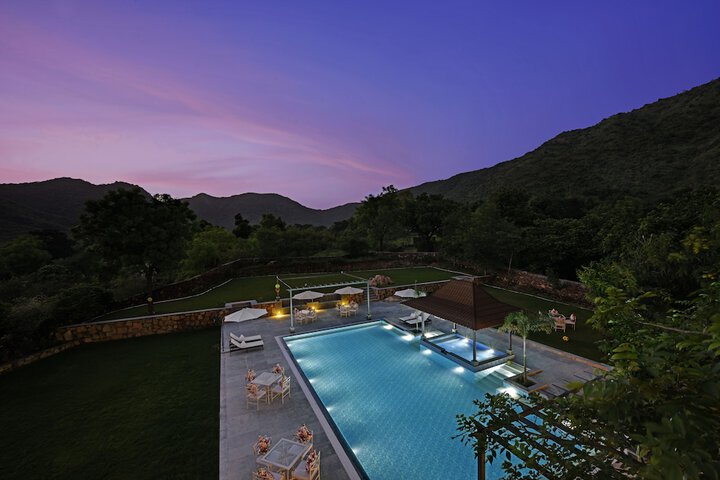 Pool 43 of 83