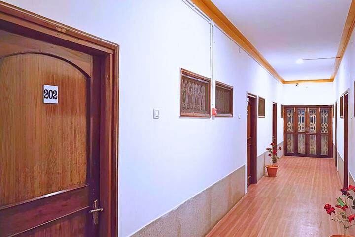 Ballroom/Hall 46 of 53