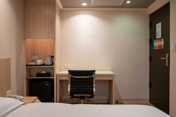 Room 36 of 128