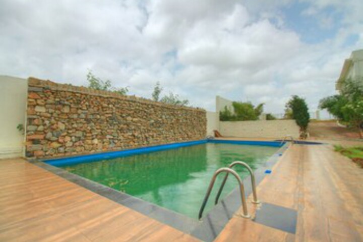 Pool 12 of 34