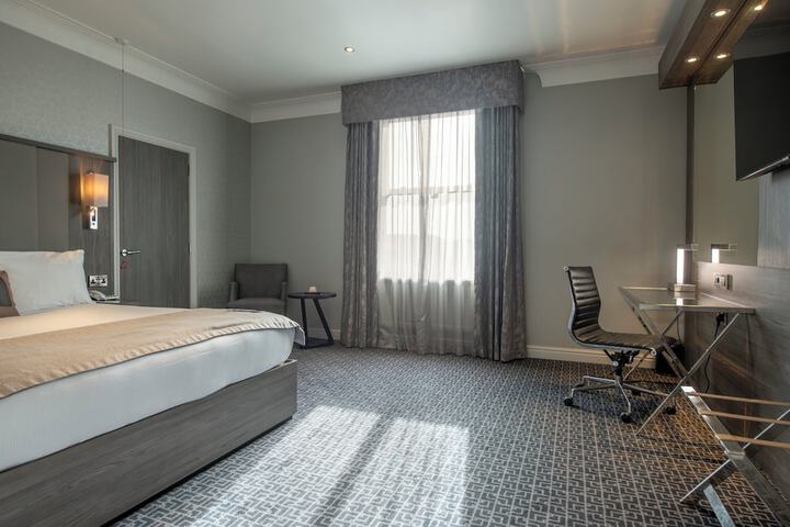 Room 35 of 114