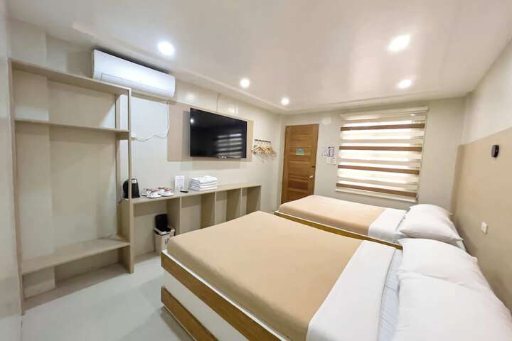 Room 7 of 72